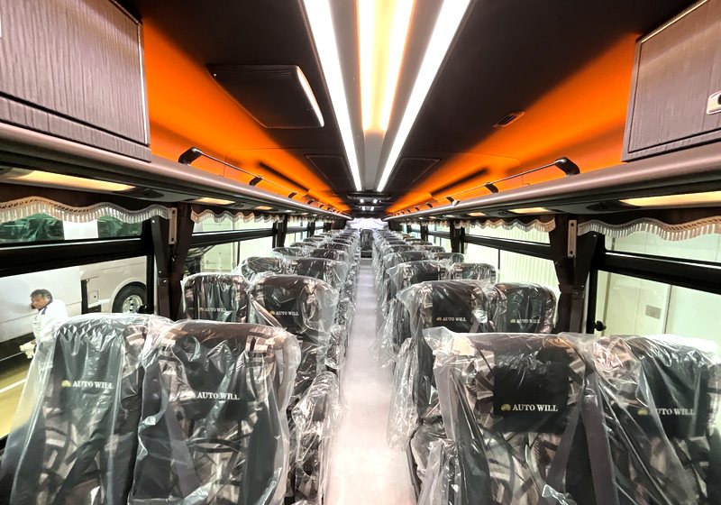 AUTO WILL ロゴ入りシートの車内