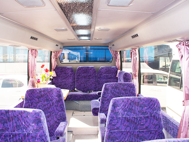 In the room with (salon)